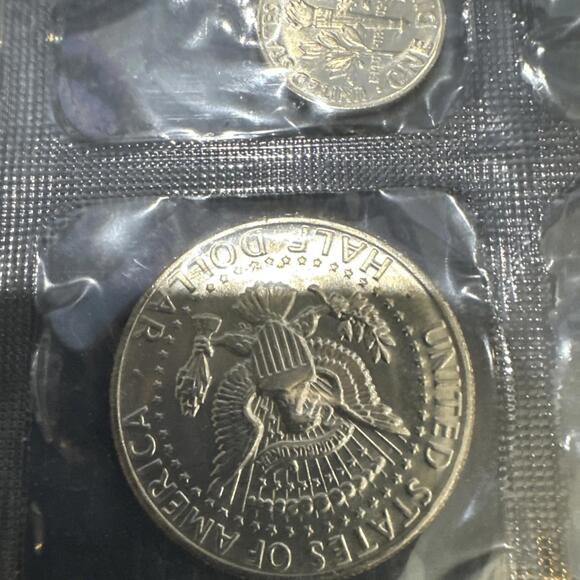 1972 U.S. Uncirculated Coin Set Mint Original Government Packaging OGP - Picture 4 of 10